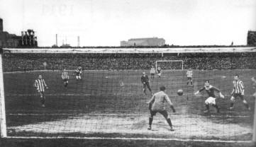 FA Cup Final 1911: Bradford City's winning replay goal scored by J H Speirs