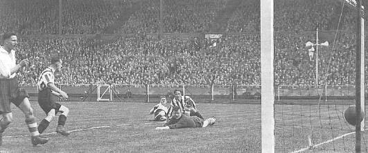 Raich Carter Scores For Sunderland