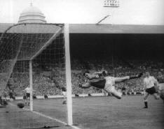 Gordon Banks: Goal 1: 1961 FA Cup